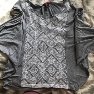 Women’s BKE “batwings” Top!